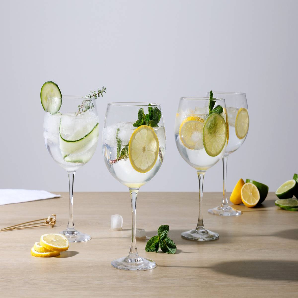 Set mit 4 Gin-Gläsern "Gin"