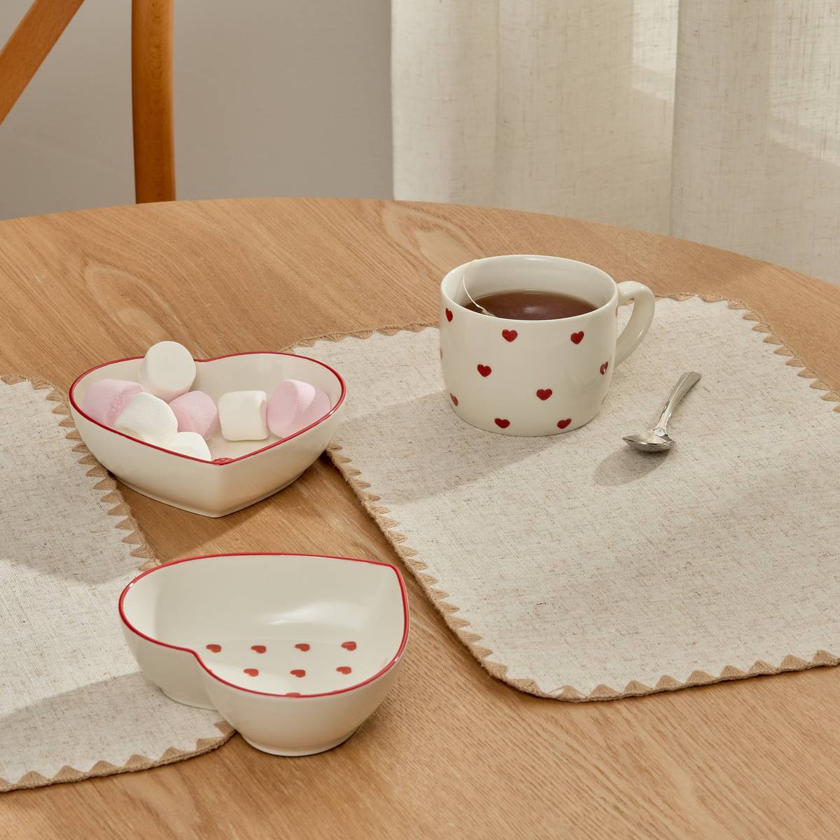 Tasse "Valentine" 360 ml, New Bone China (Porzellan) Roter Griff