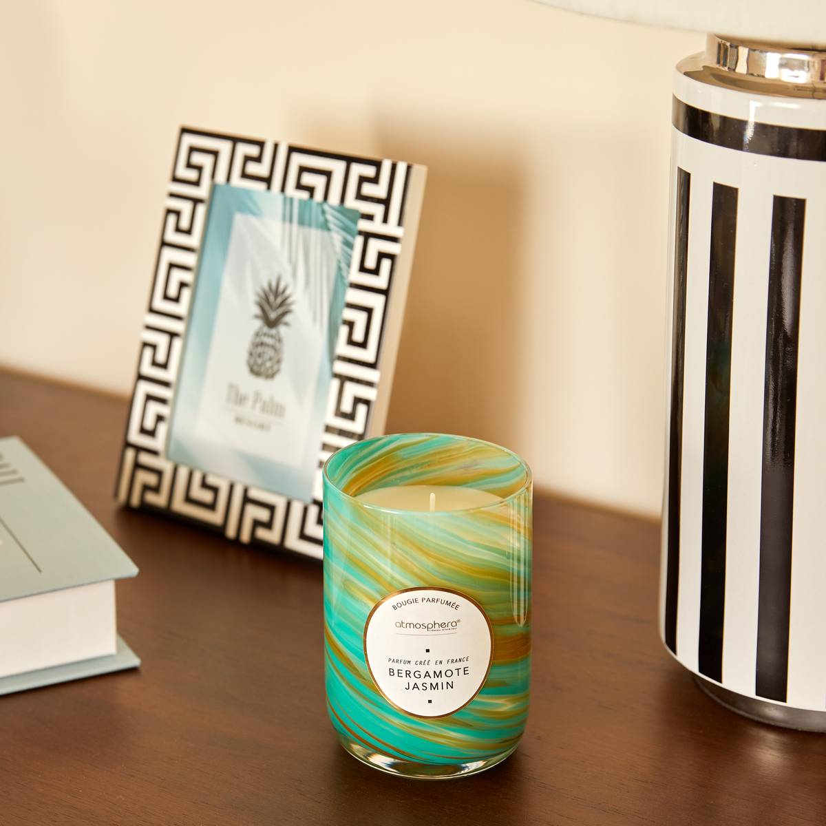 Duftkerze rund "Wavy" Blumenduft, Bergamotte und Jasmin, 275g Bergamotte und Jasmin