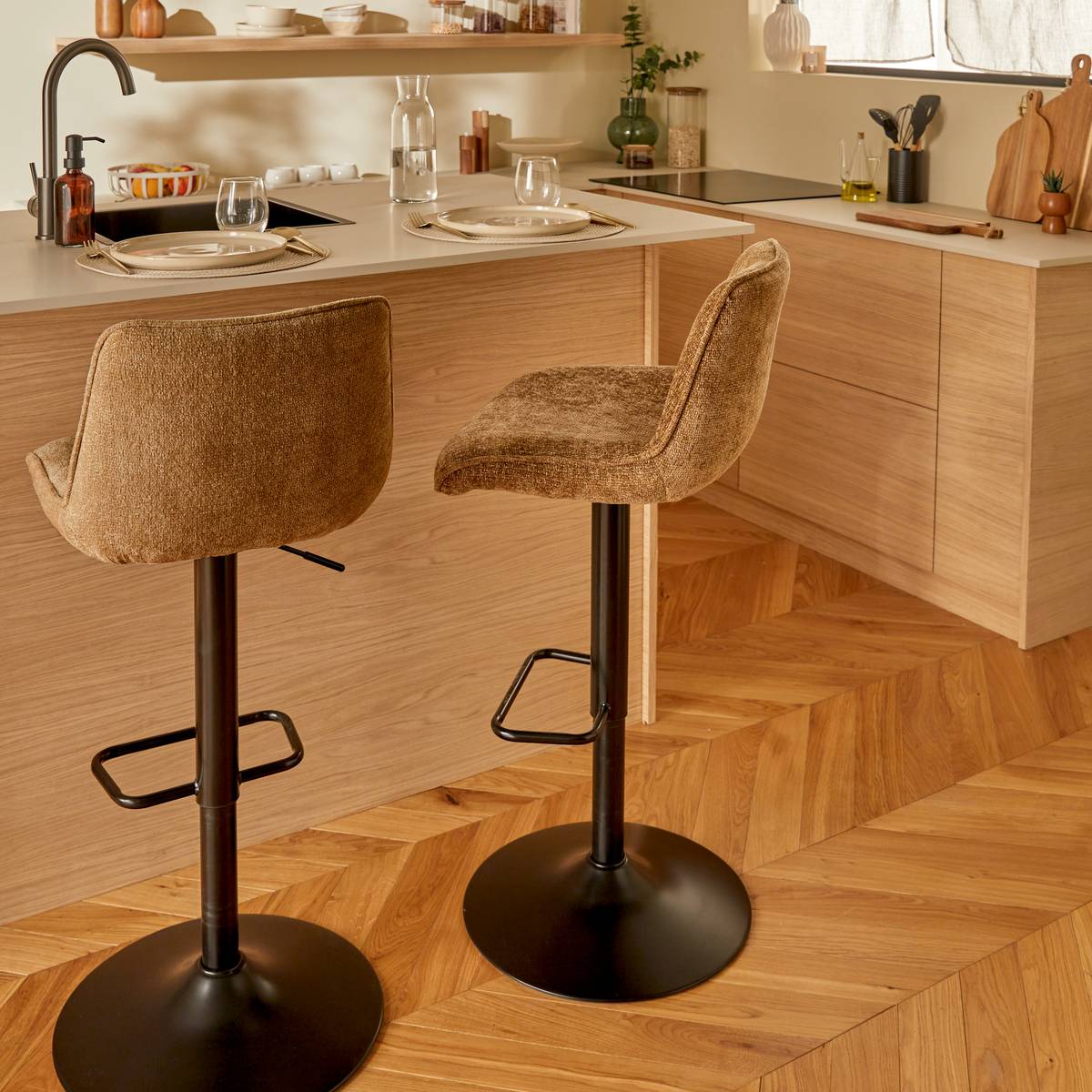 Set mit 2 drehbaren Barhockern "Cirea"