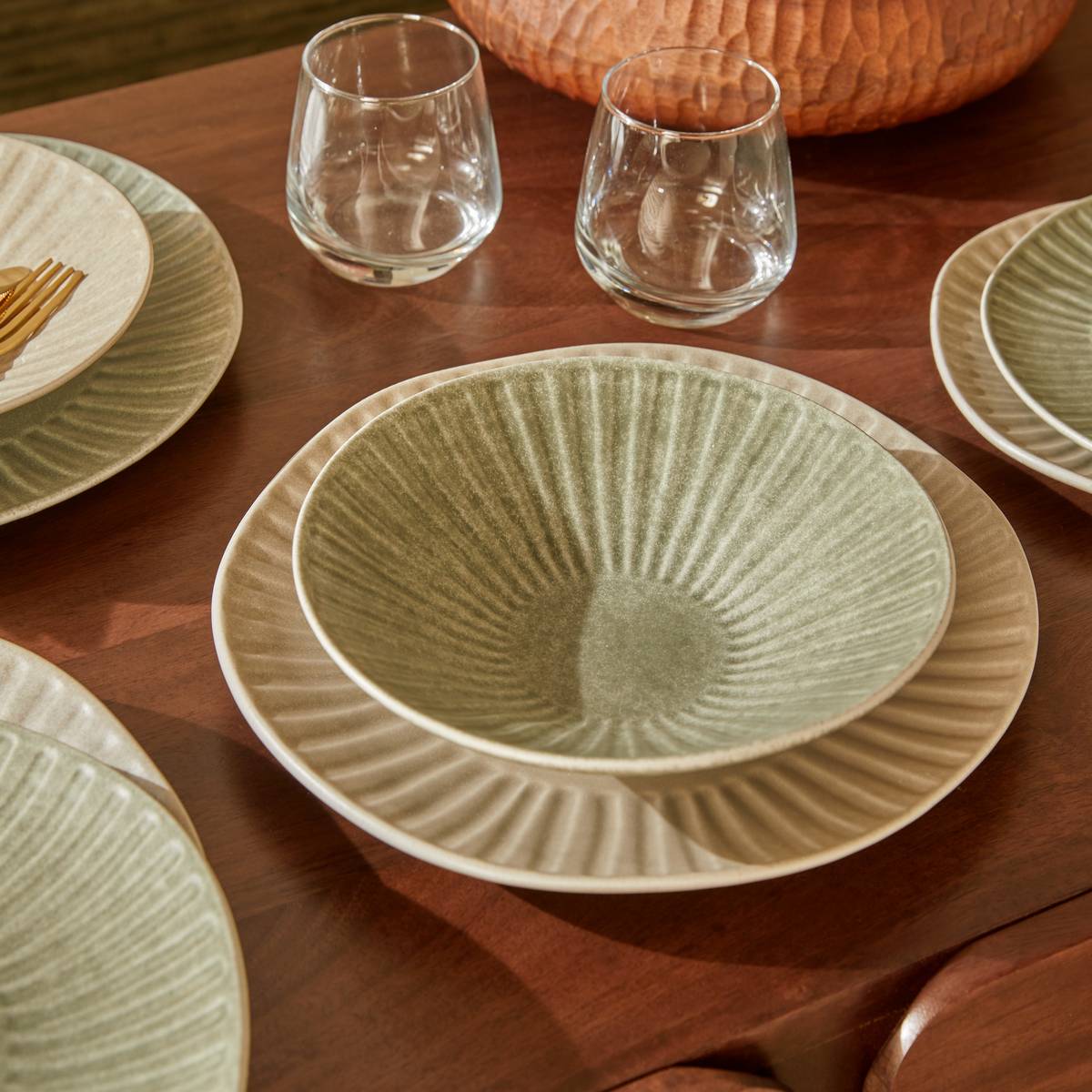 Set mit 4 tiefen Tellern "Nyero" Steingut, Ø 21 cm Grün