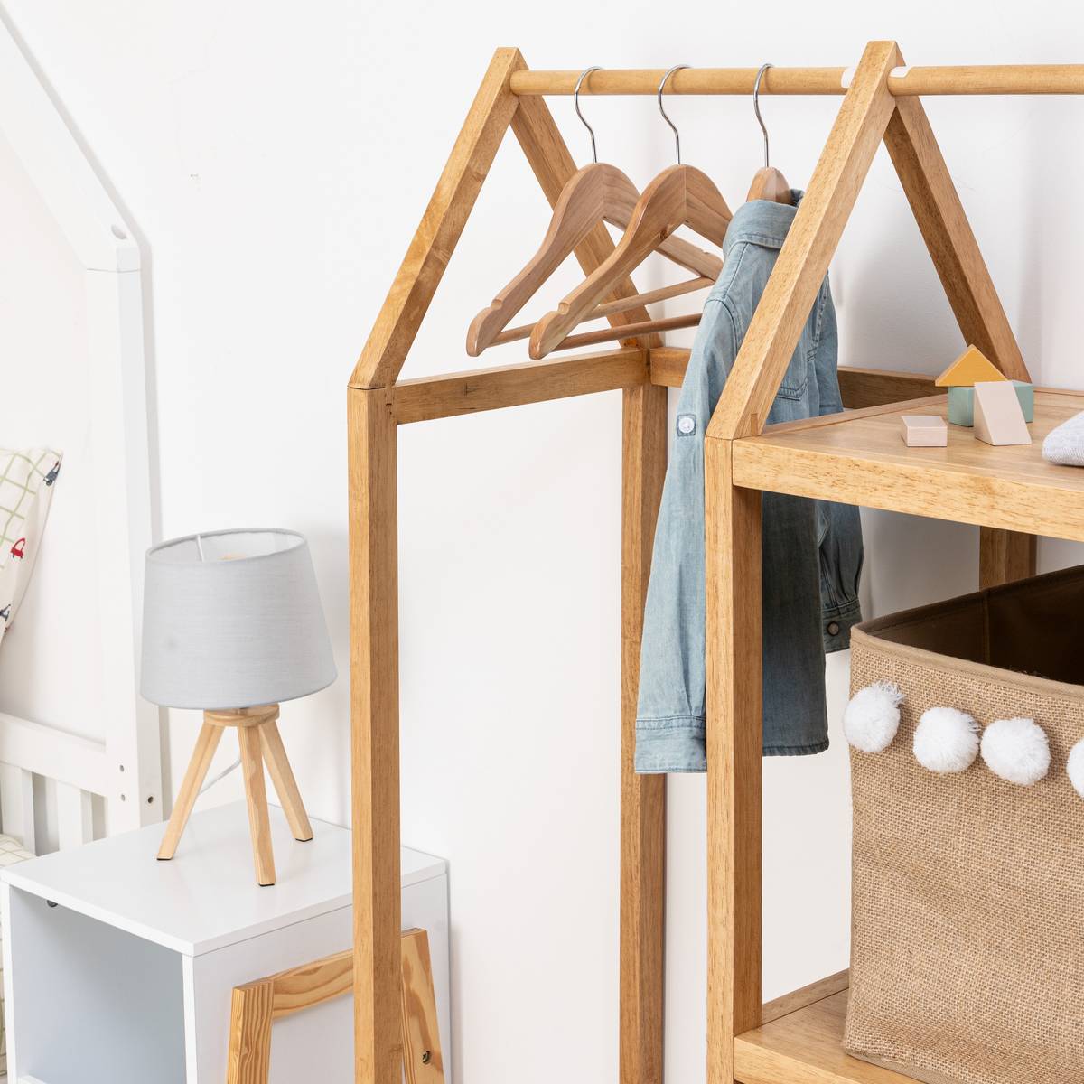 Set mit 4 Kinderkleiderb&uuml;geln H.19 cm Holz