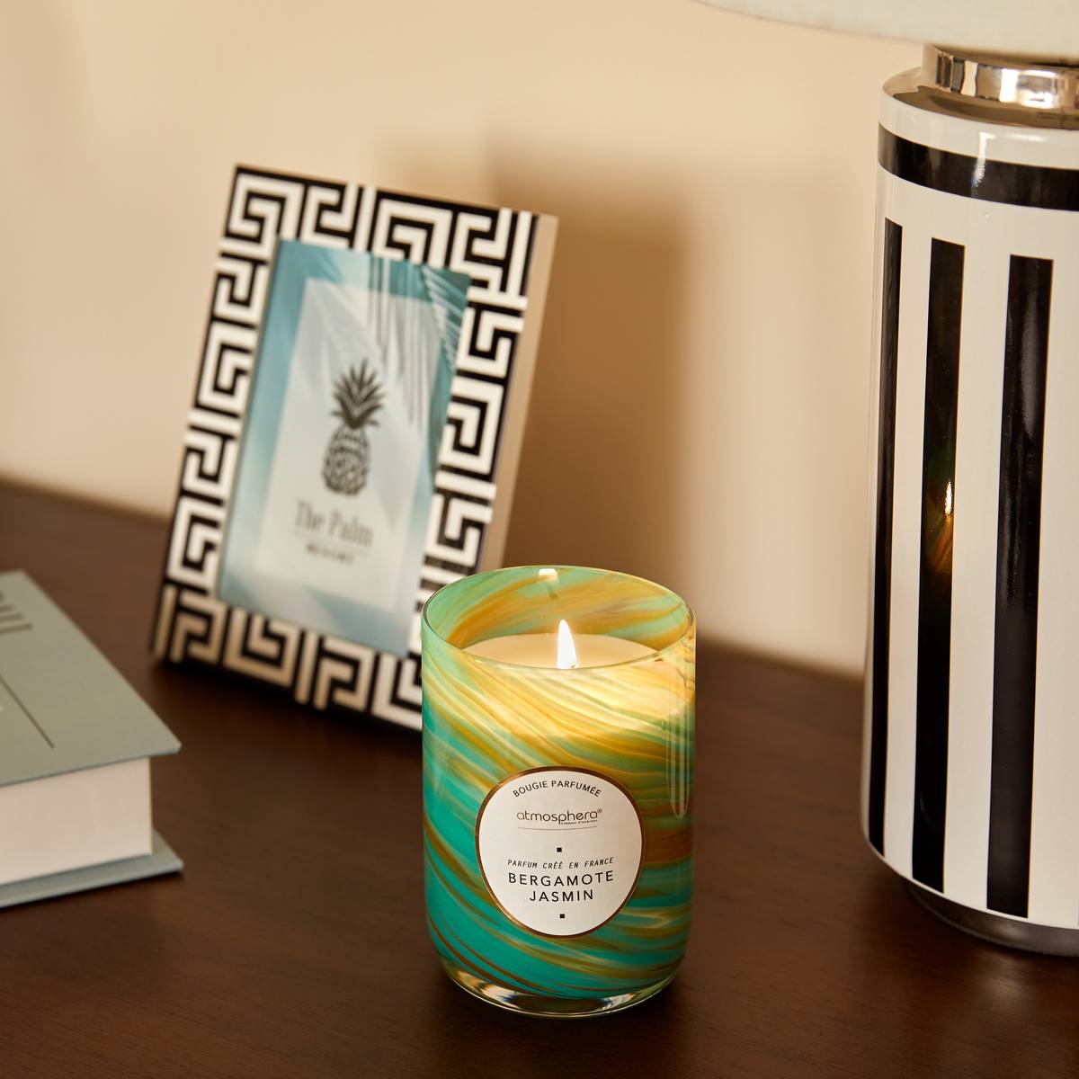 Scented Candle Round "Wavy" Floral scent, Bergamot and Jasmine, 275g Bergamot and jasmine