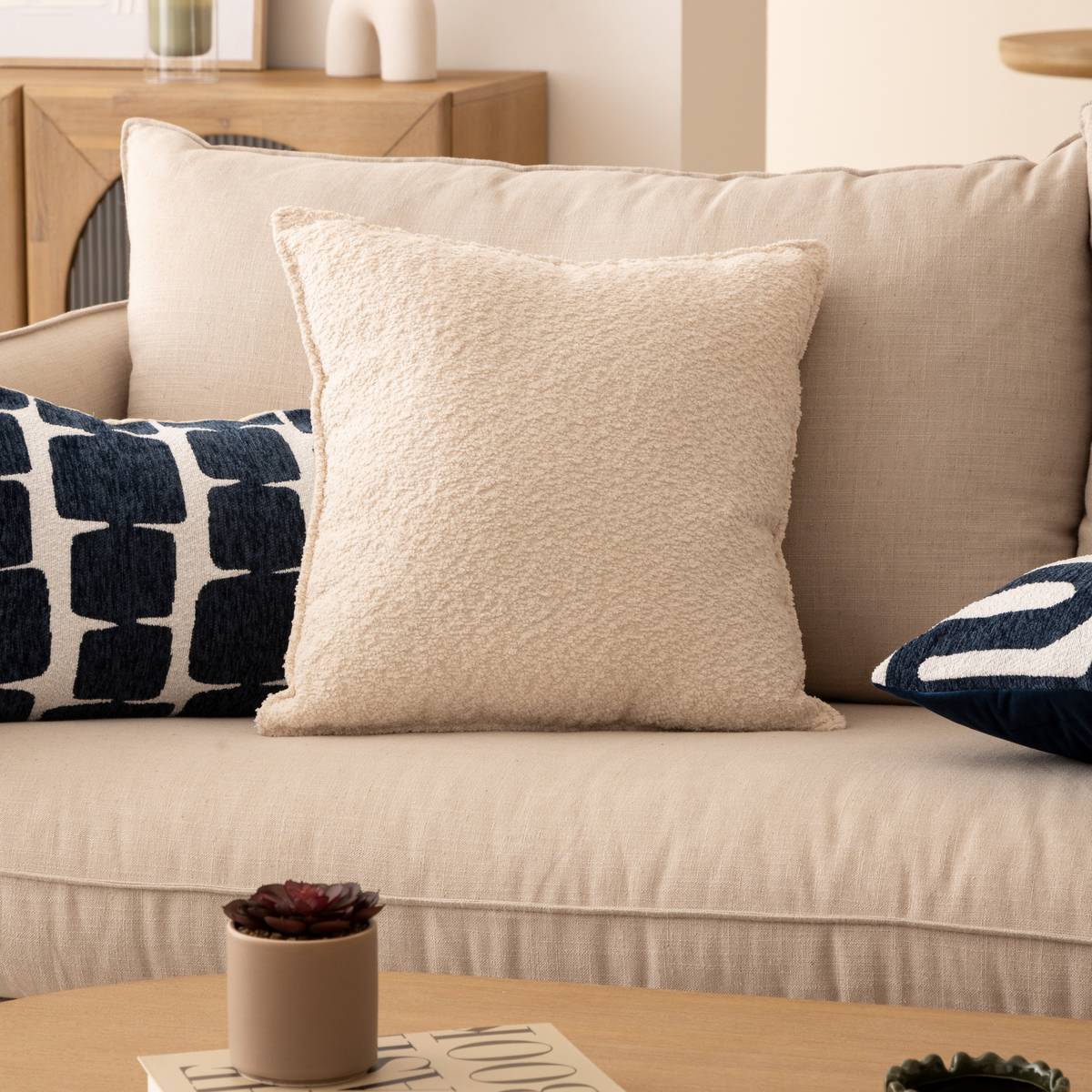 Boucle Cushion "Soana" Ivory white, 45x45 cm Ivory white