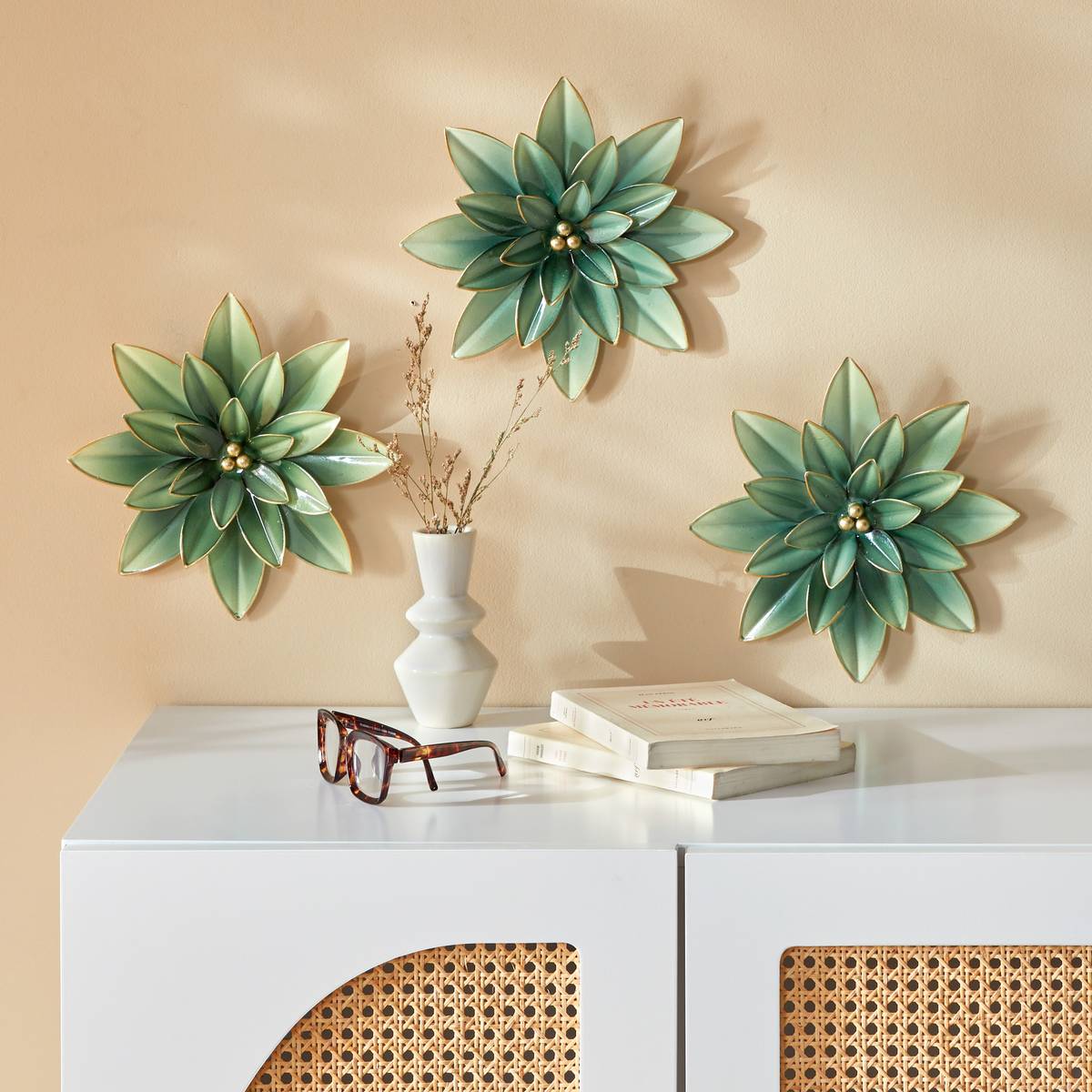 3 wall decorations "Alya" D.24 cm Light green