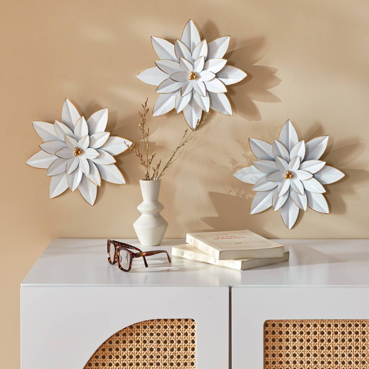 3 wall decorations "Alya" D.24 cm Light green