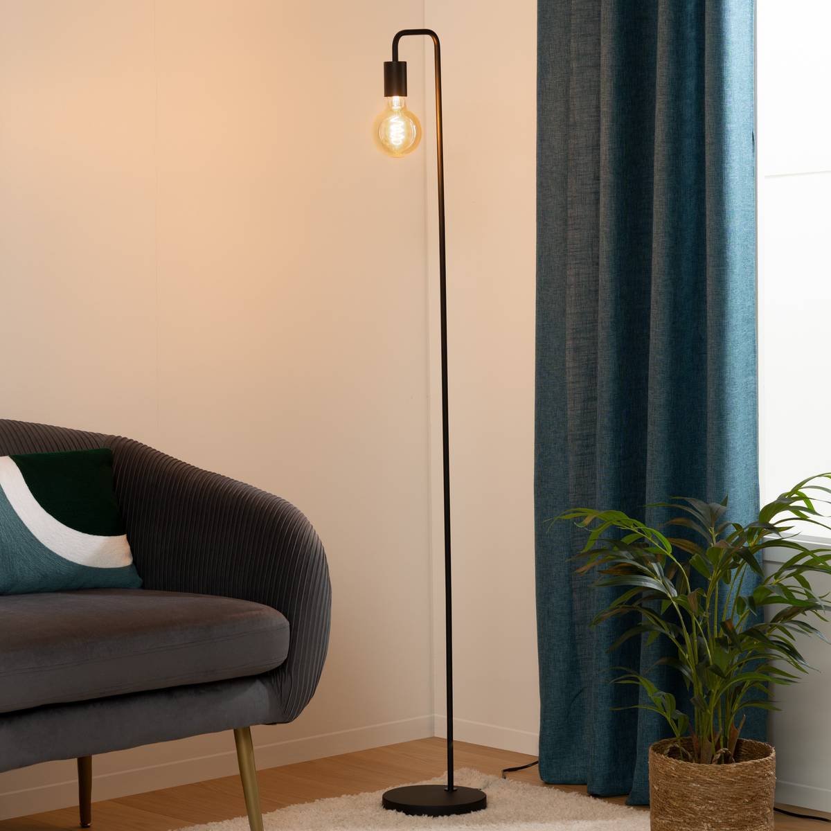 Lámpara de pie "Keli", metal Negro, H.150 cm Negro