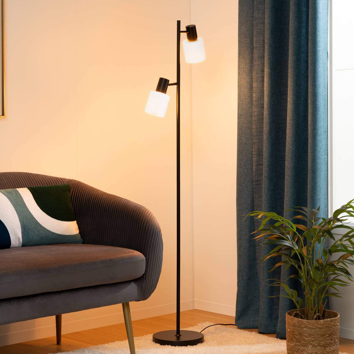 Lámpara de pie "Tais" Metal negro, H.143 cm Negro