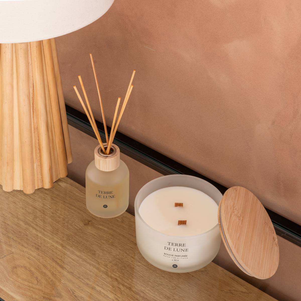 Vela Perfumada "Tierra de Luna" P&eacute;talos de Almizcle, 420g P&eacute;talos de almizcle