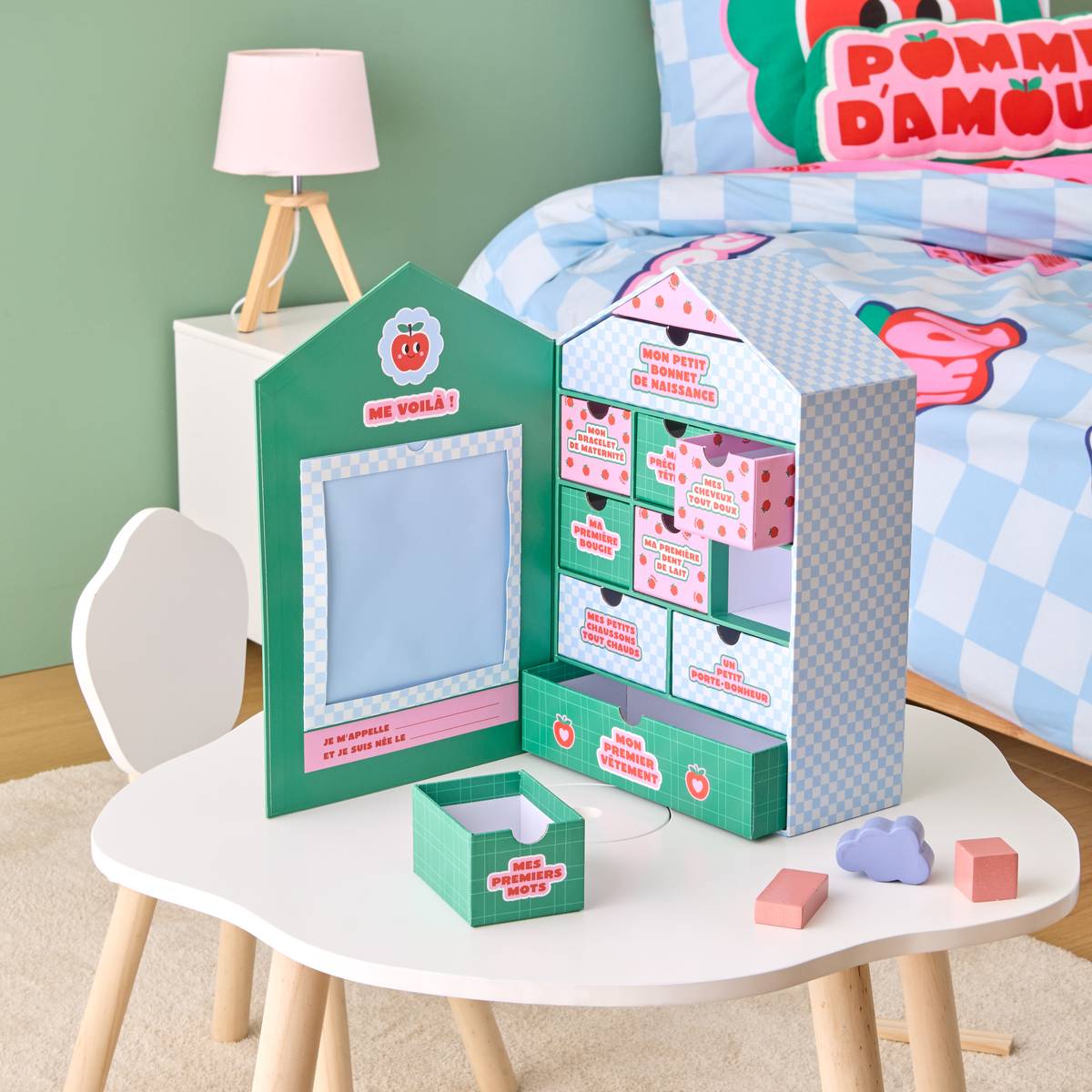 Coffret &agrave; souvenirs 10 tiroirs Pomme d'amour Univers b&eacute;b&eacute; Cadeaux de naissance