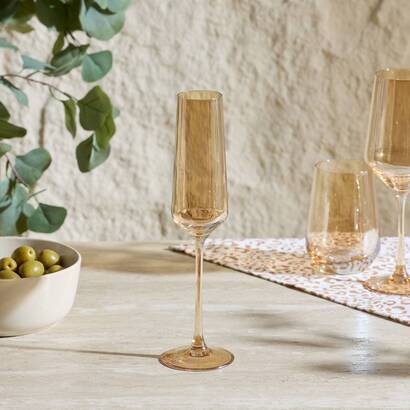 Lot de 4 fl&ucirc;tes &agrave; champagne ambre verres, carafes fl&ucirc;tes