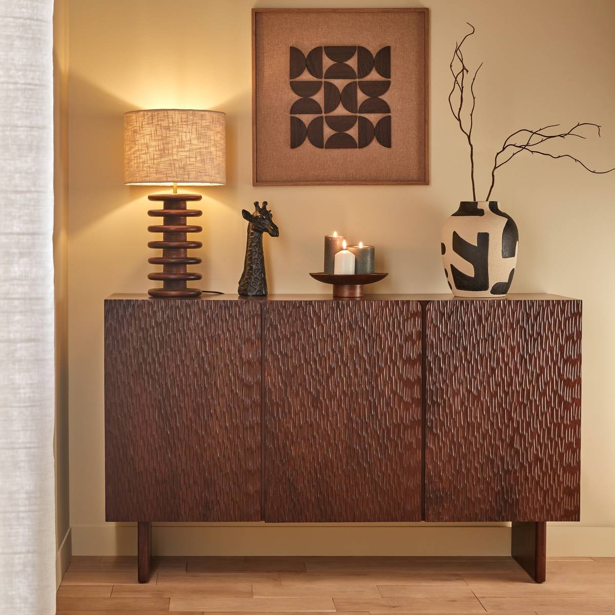 Credenza rettangolare con 3 ante e 1 ripiano "Nyero" Legno di mango, Marrone, 150x90 cm Marrone